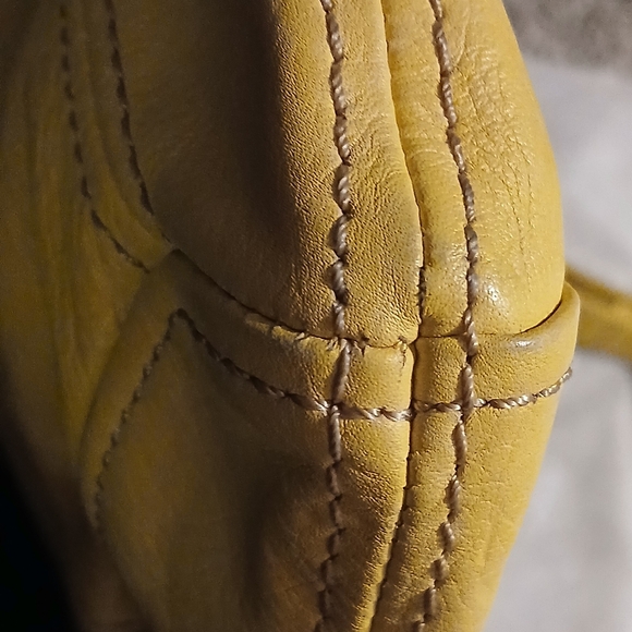 Fossil Yellow Leather Crossbody Bag Key Charm Zip Pockets - Picture 5 of 7